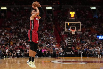 Team note: heat and Knight want to pull a third party to sign first and then change Strous