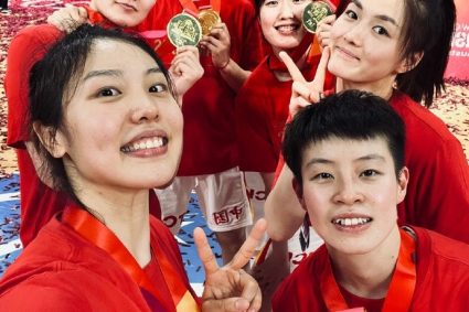 Zhang Ru took a photo after the game: Asian champion after 12 yearsPlease always believe that China women’s basketball