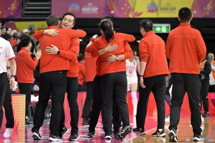 We are champions! China women’s basketball return to the top of Asia players, coaching team embrace celebration