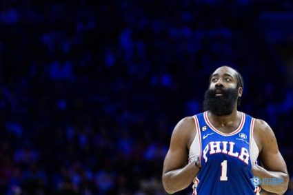 Woj:76 people deal with Harden as if they were not worried about Simmons, which may be delayed to the new season.