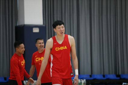 Lan Yin’s reason and then Zhou Qi: Have you ever seen Yao Ming spilling or Wang Zhizhi’s alignment?