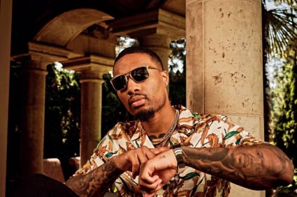 Where will we go next season? Lillard INS Sun handsome photo shows his iconic finger watch action⏱⊙