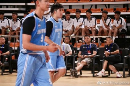 Gong Xiaobin’s spectators son Yan Junqing’s competition the latter scored 22 points in 3 out of 6