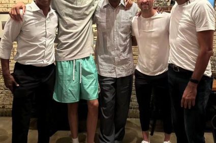 Ginobili took a photo with Wenban, Duncan, Robinson and Elliott to laugh at his short height.