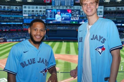 Raptor No. 13 show Dick and falling draft Nowell appeared in Toronto City baseball team to watch the game at home