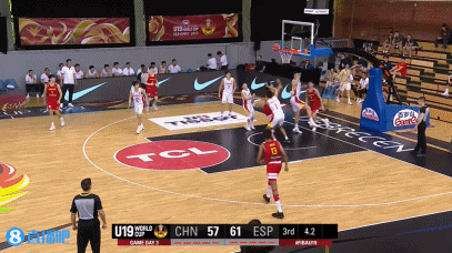 This does not Time out! Yi Li Yongwei hit the middle circle at the end of the third quarter to press the whistle three points