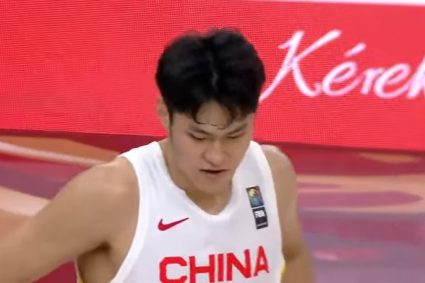 Single-arm buckle ignites the whole audience! Wang Haoran scored the highest 20 points in the team in 10 of 12 free throws in 5 of 14