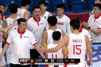 A strong wave! The Chinese team played 11-2 in the second half to force the US team to suspend