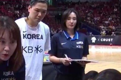 The beauty manager of the South Korean team once again followed the team to go to the World Cup last year. It was suspended once and it was very good to grab the glasses.