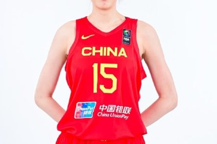 Media people show the list of 12 people in China’s women’s basketball Asian Cup: Han Xu & Li Meng & Yang Liwei & Wang Siyu