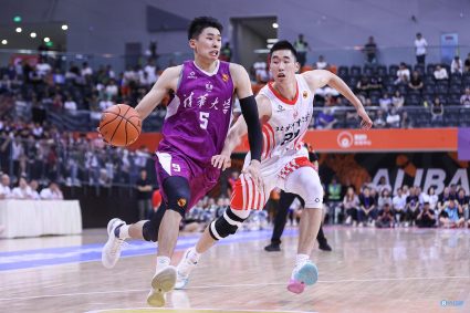 Yang Yi: after zouyang entered the CBA, it was easy to play in the strong team. It was difficult to play in the weak team.