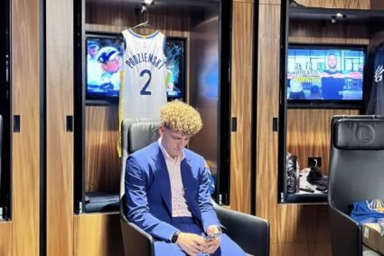 First experience in life! Locker next to Curry warrior No. 19 Xiubo jiemsky Sun dressing room handsome photo