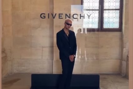 Fashionista! Kurzma shot a large area of shoes and sunglasses for Givenchy. The color matching is black.