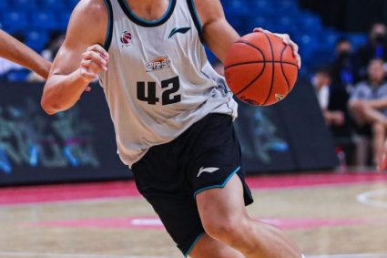 Media person: Sun Wei, a player from the 8th show of Beijing control last year, will join NBL Hong Kong Jinniu on loan.