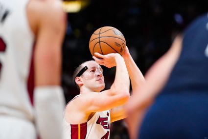 Yahoo reporter: poor Zeller, everyone knows that he is jokedge’s food.