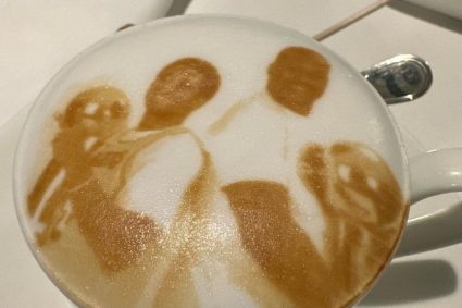 Latte art pattern is OK Combination Cup photo! O’Neal INS coffee Photo: best coffee in history